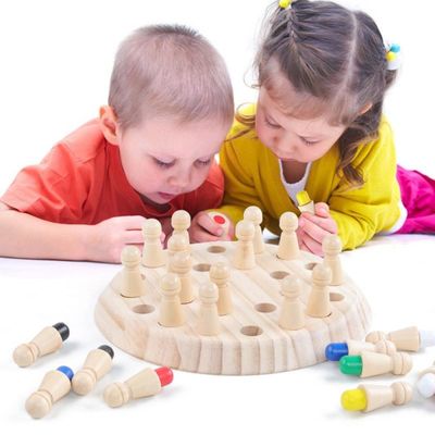 o bebê de madeira de 5.5cm Montessori brinca o jogo de xadrez do Matchstick da memória