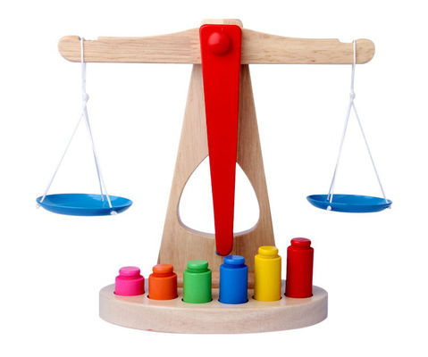 Pesando a escala de madeira Toy Montessori Balance Scale do equilíbrio de 10CM