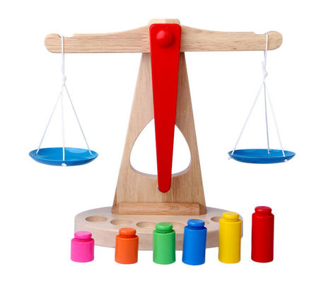 Pesando a escala de madeira Toy Montessori Balance Scale do equilíbrio de 10CM