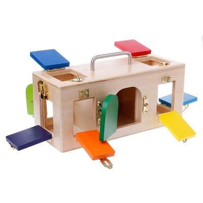O bebê de madeira da caixa 13.5cm Montessori do fechamento brinca enigmas de madeira educacionais