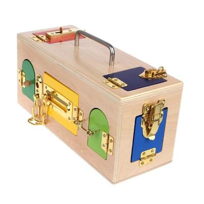 O bebê de madeira da caixa 13.5cm Montessori do fechamento brinca enigmas de madeira educacionais