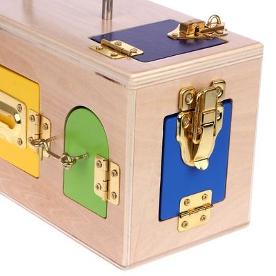 O bebê de madeira da caixa 13.5cm Montessori do fechamento brinca enigmas de madeira educacionais