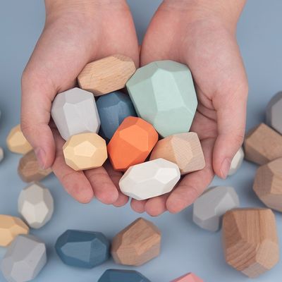 As pedras equilibram os blocos de madeira do número ajustados para as crianças 36pcs