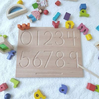 Os alfabetos embarcam a matemática de madeira Toy Counting Teaching Language de 29cm