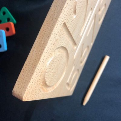 Os alfabetos embarcam a matemática de madeira Toy Counting Teaching Language de 29cm