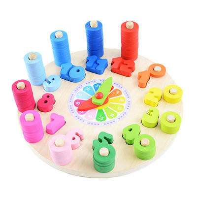 O enigma de madeira do pulso de disparo da geometria numera Montessori que conta o brinquedo
