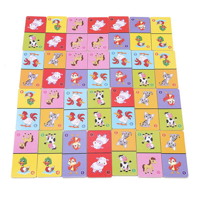 O cubo do dominó do solitário 4cm confunde dominós de madeira para crianças