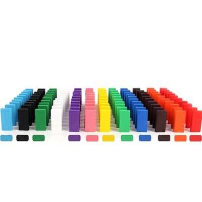 O arco-íris coloriu dominós para ruir o professor Puzzle Domino Rally