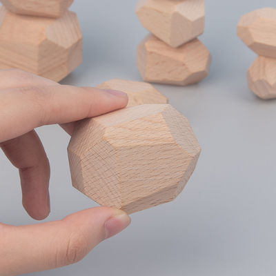 Pedra de madeira nórdica de Montessori que empilha brinquedos de madeira criativos do jogo