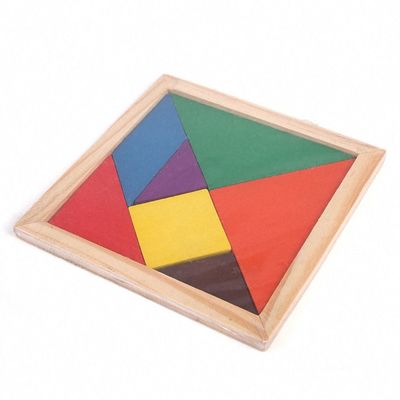 O bebê de madeira do quadrado 11cm Montessori brinca o enigma de serra de vaivém de 7 partes