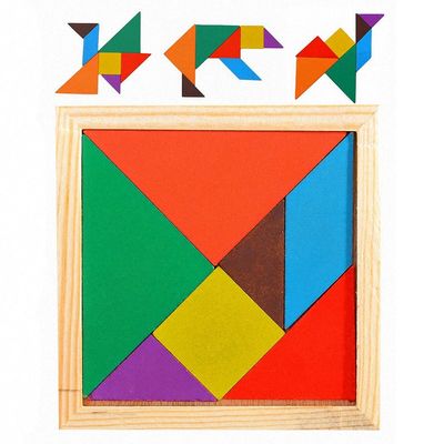 O bebê de madeira do quadrado 11cm Montessori brinca o enigma de serra de vaivém de 7 partes