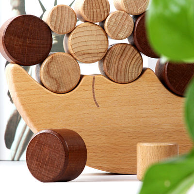 Blocos de apartamentos de madeira do equilíbrio da lua do Montessori das crianças