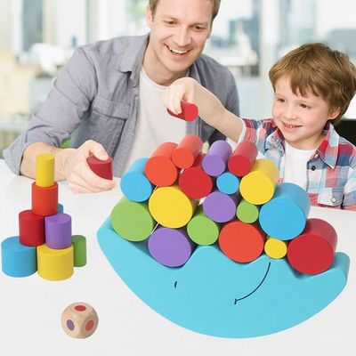 Jogo de madeira do equilíbrio da lua de Montessori para a aprendizagem adiantada