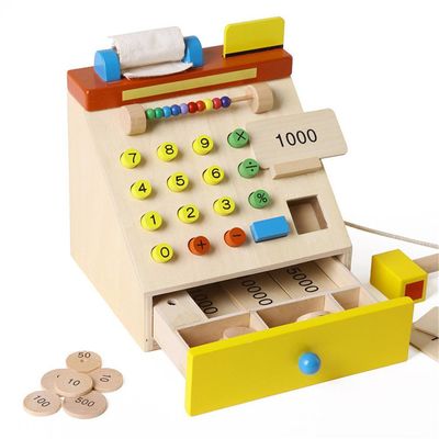 A caixa registadora de madeira da simulação das crianças finge brinquedos do jogo