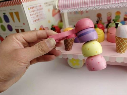 Máquina de madeira do cone de gelado da simulação das crianças