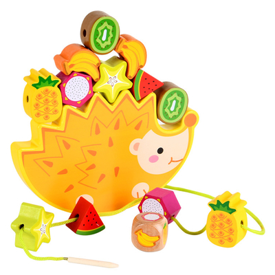 O fruto animal de empilhamento de madeira do ouriço dos desenhos animados dos brinquedos do bloco de apartamentos do equilíbrio obstrui brinquedos de Montessori dos jogos do equilíbrio