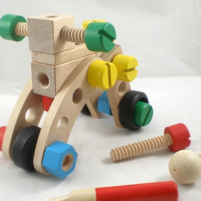 O carro Toy Solid Wood Assembly Intelligence do conjunto da desmontagem da inteligência do benefício de crianças 30 partes parafusa o brinquedo