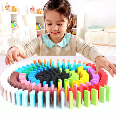 Blocos de apartamentos de madeira 120Pcs dos dominós do arco-íris para as crianças educacionais