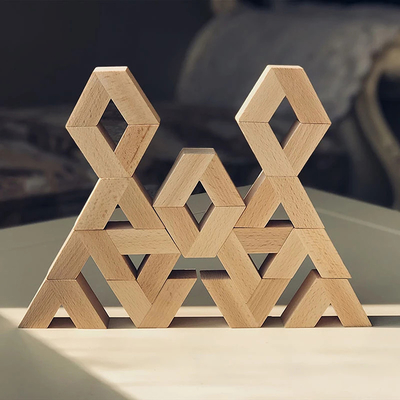 16pcs V dão forma a blocos de empilhamento educacionais de madeira de Unpaint Montessori do grande bebê de madeira natural dos brinquedos dos blocos de apartamentos 3D a