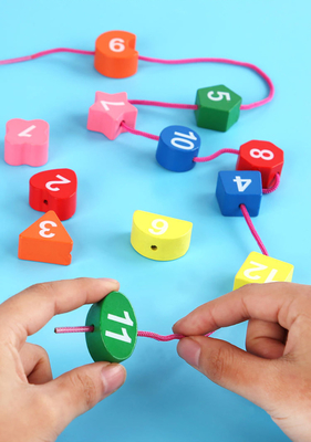 Os grânulos educacionais animais de Montessori do pulso de disparo frisado de madeira colorido de Digitas confundem os dispositivos que combinam o pulso de disparo Toy Kid