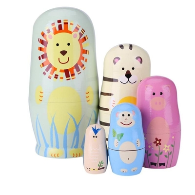Presentes feitos a mão das crianças de Matryoshka da boneca de madeira do russo