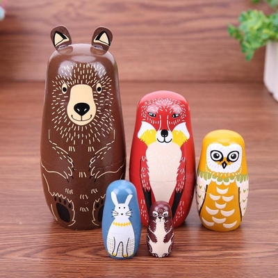 Presentes feitos a mão das crianças de Matryoshka da boneca de madeira do russo