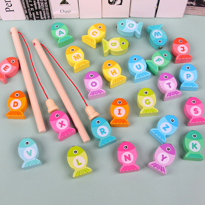 Pescando brinquedos alfanuméricos de madeira do jogo para crianças Montessori cedo educacional