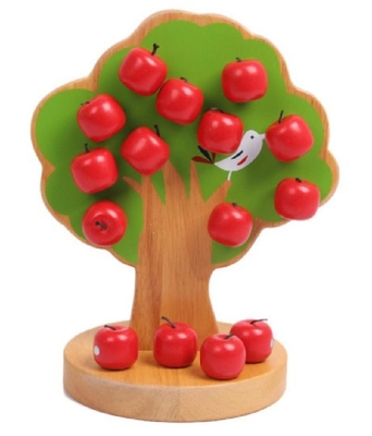 Os brinquedos de madeira do bebê de Montessori da árvore de Apple para crianças escolhem o fruto educacional