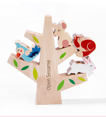 Equilíbrio animal de madeira que empilha a árvore natural Toy For Preschool do jogo