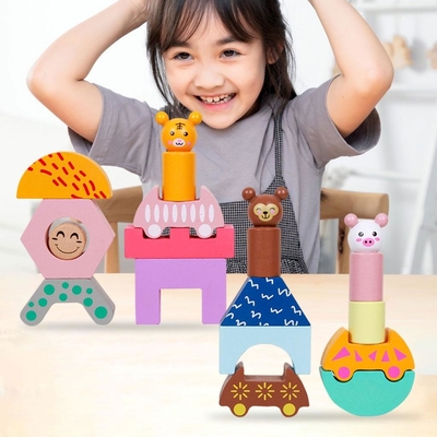 O caminhão de madeira do trem dá forma a DIY Toy For Preschool Toddler educacional