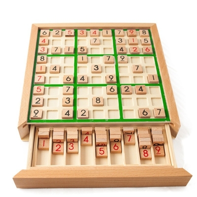 Verificadores internacionais da faia da xadrez de Sudoku das crianças que dobram a tabela de jogo