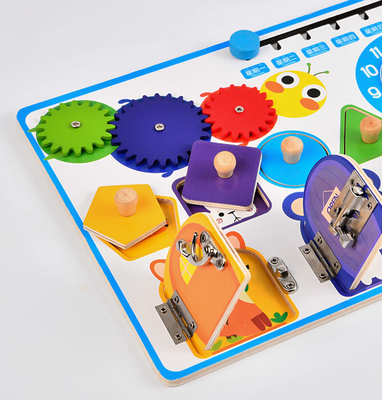 Pulso de disparo de madeira do calendário de Montessori que destrava a placa para meninas dos meninos