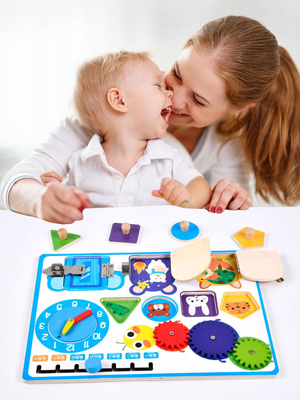 Pulso de disparo de madeira do calendário de Montessori que destrava a placa para meninas dos meninos