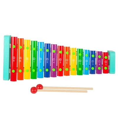 Os tons de madeira do xilofone 15 das crianças batem o piano educacional com 2 malhos