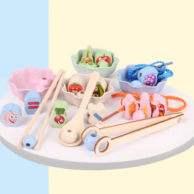 Os brinquedos de madeira de Montessori entregam o jogo da matemática de Brain Training Clip Beads Puzzle