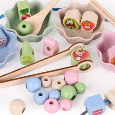 Os brinquedos de madeira de Montessori entregam o jogo da matemática de Brain Training Clip Beads Puzzle