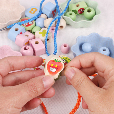 Os brinquedos de madeira de Montessori entregam o jogo da matemática de Brain Training Clip Beads Puzzle
