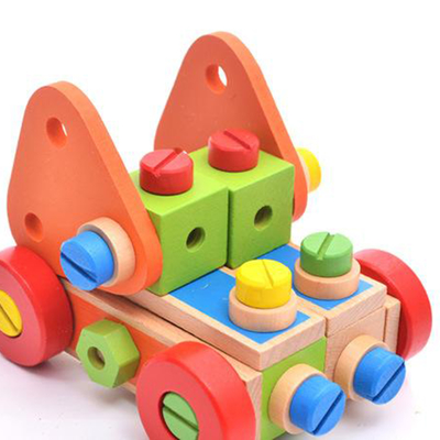 A porca de madeira do bloco de apartamentos de Montessori brinca o parafuso Toy Girls Boys Gift da porca