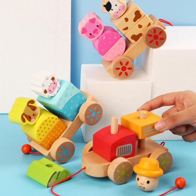 O caminhão de madeira do trem dá forma ao brinquedo educacional de DIY para crianças prées-escolar da criança